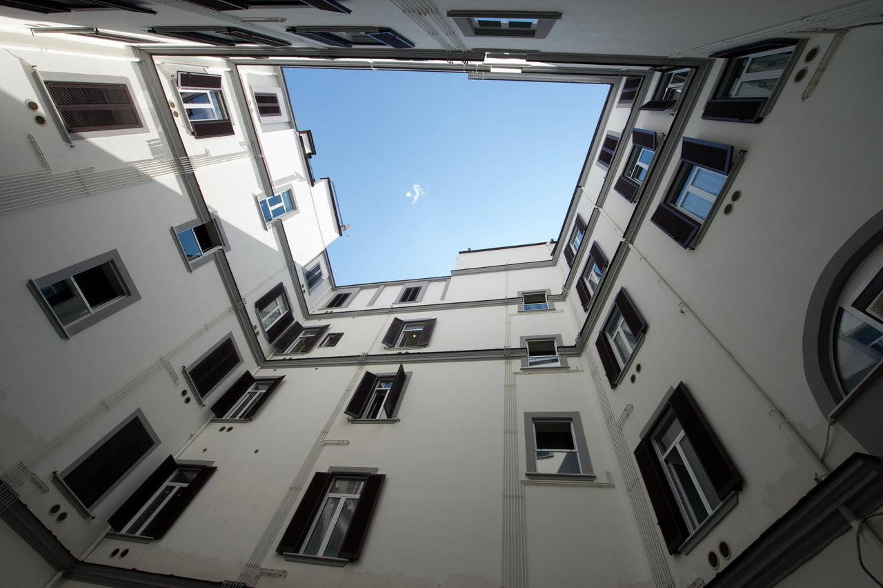 Duomo Regina Apartments Napoli Bagian luar foto
