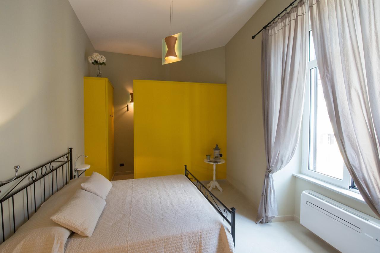 Duomo Regina Apartments Napoli Bagian luar foto